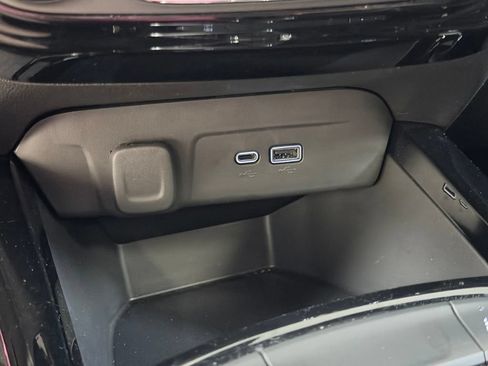 Used 2025 Chevrolet Trax RS w/ Driver Confidence Package FWD image 45