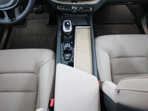 New 2026 Volvo XC60 B5 Plus w/ Protection Package Premier image 53