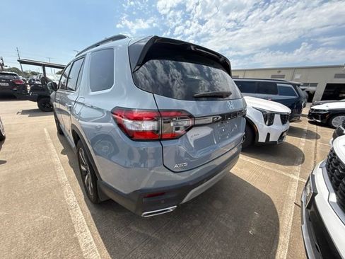 Used 2025 Honda Pilot Elite image 9