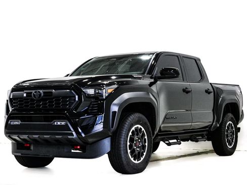 Used 2025 Toyota Tacoma TRD Off-Road AWD/4WD image 3