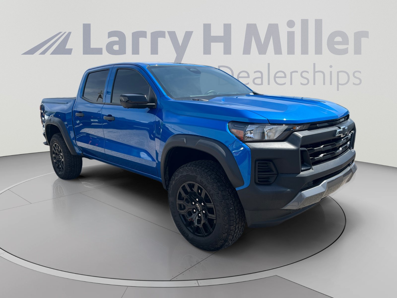 Used 2024 Chevrolet Colorado Trail Boss w/ Technology Package AWD/4WD image 7