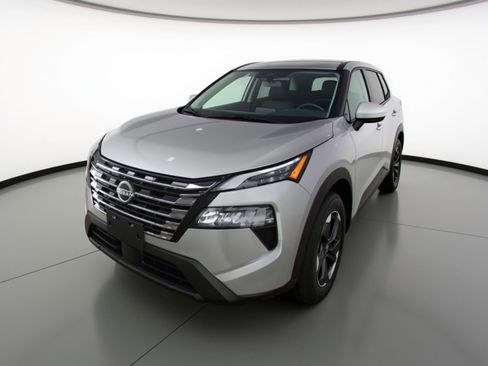 Used 2025 Nissan Rogue SV image 3