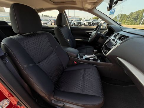Used 2018 Nissan Altima 2.5 SV w/ 2.5 SV Technology Package FWD image 13
