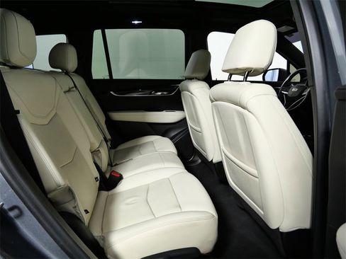 Used 2022 Cadillac XT6 Sport image 13