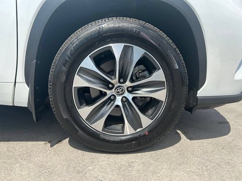 Used 2026 Toyota Highlander AWD image 29