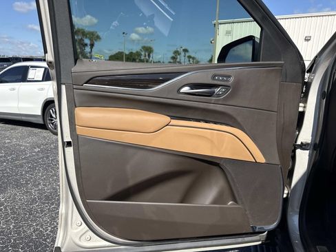 Used 2024 Cadillac Escalade ESV Sport w/ LPO, ONYX Package AWD/4WD image 19