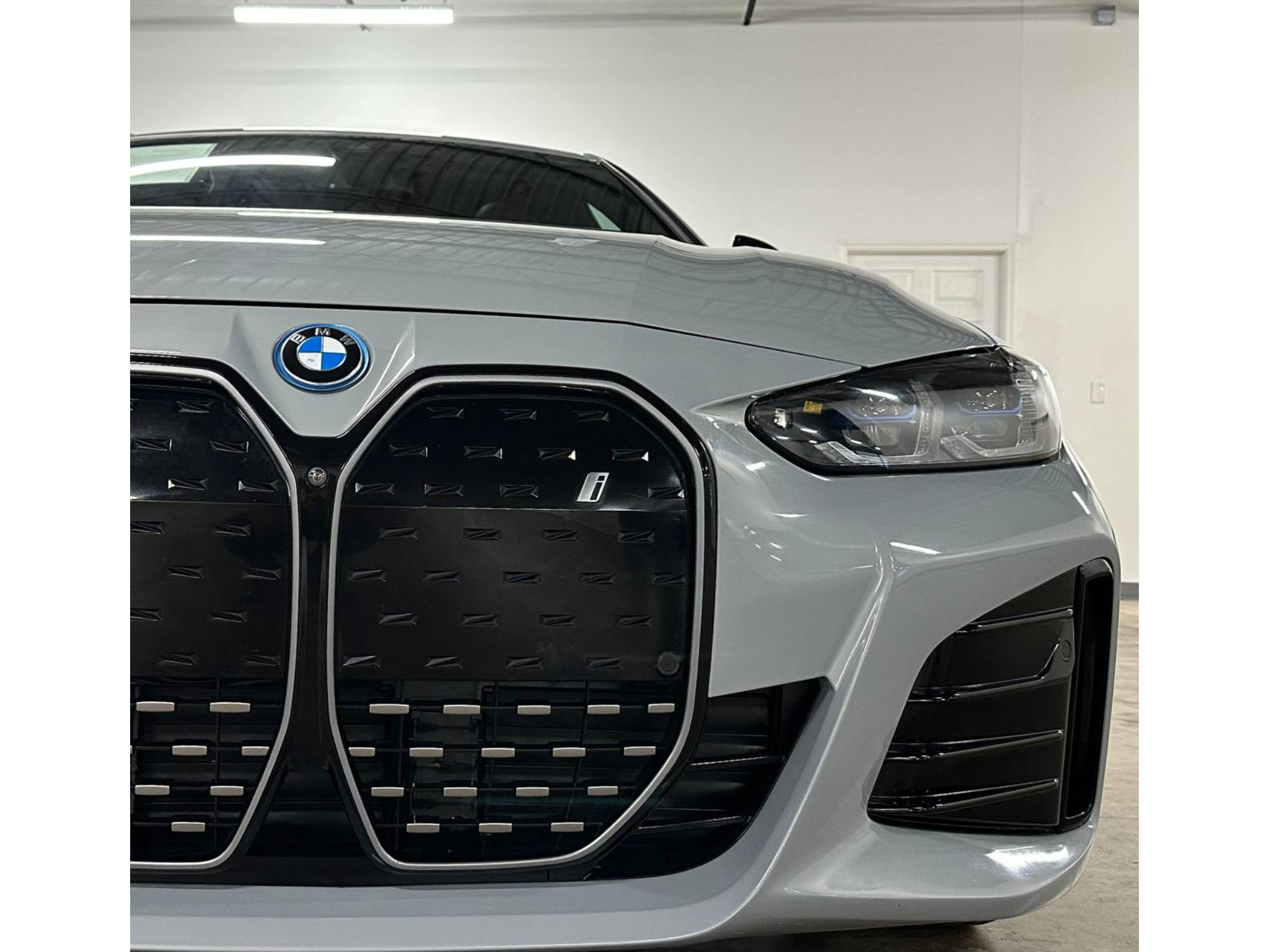 Used 2023 BMW i4 eDrive40 w/ M Sport Package RWD image 5