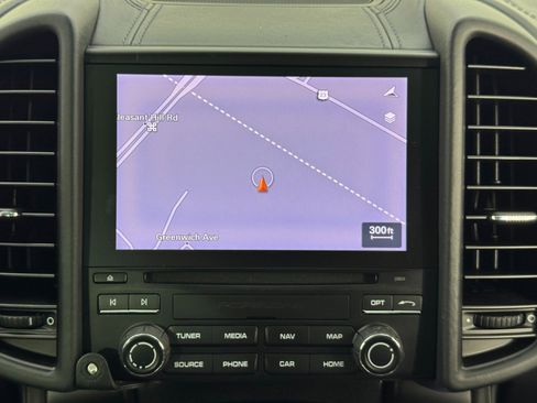 Used 2017 Porsche Cayenne Turbo image 24