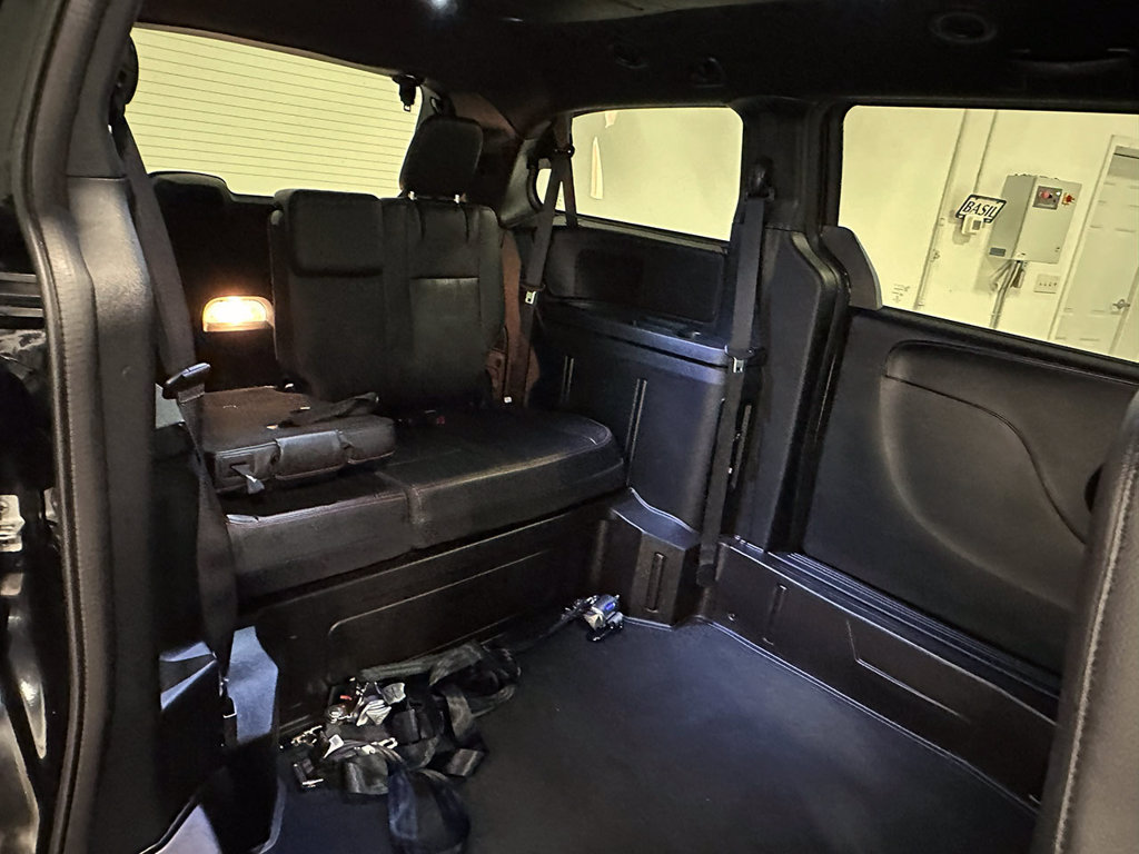 Used 2014 Dodge Grand Caravan R/T w/ Trailer Tow Group FWD image 23
