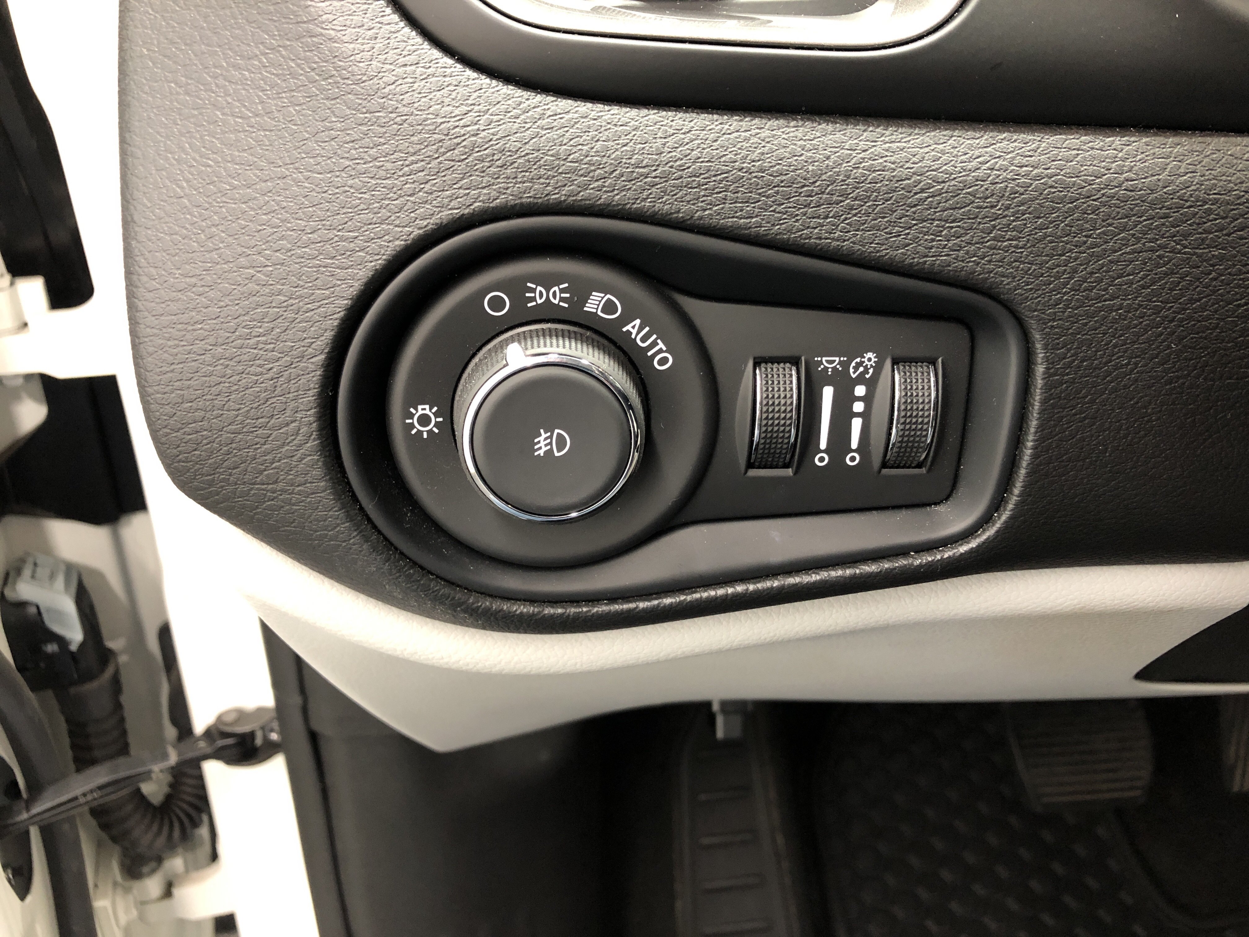 Used 2022 Jeep Renegade Limited AWD/4WD image 15