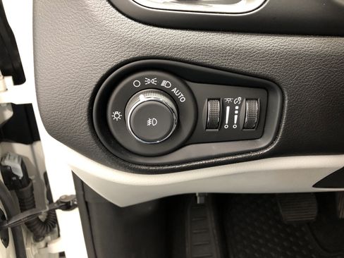 Used 2022 Jeep Renegade Limited image 15