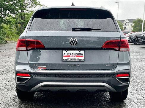 Used 2023 Volkswagen Taos SE w/ Panoramic Sunroof Package AWD/4WD image 4