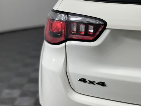 Used 2018 Jeep Compass Latitude w/ Popular Equipment Group image 11