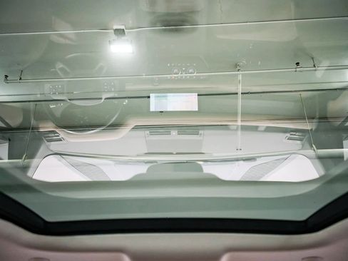 Used 2022 Land Rover Defender 110 SE image 11