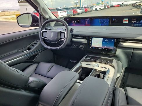 New 2026 Lincoln Navigator L Premier AWD/4WD image 13