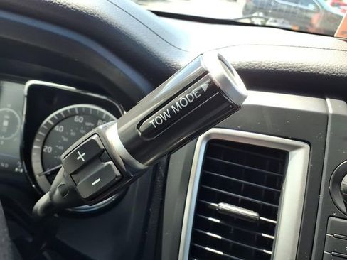 Used 2019 Nissan Titan SV w/ SV Convenience Package AWD/4WD image 25