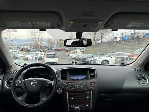 Used 2017 Nissan Pathfinder Platinum image 6
