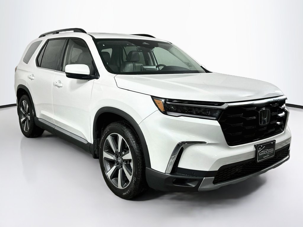 Used 2025 Honda Pilot Touring image 2
