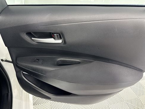 Used 2021 Toyota Corolla LE image 25