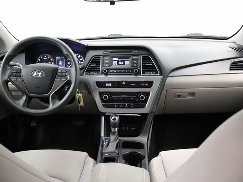 Used 2017 Hyundai Sonata SE FWD image 6