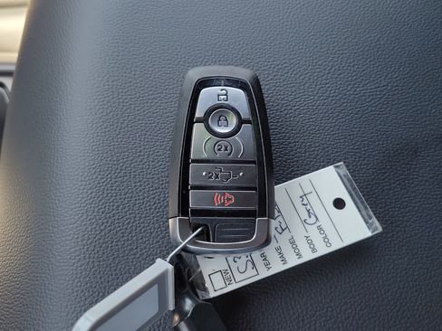 Used 2025 Ford F150 Lariat w/ Equipment Group 501A Mid image 29