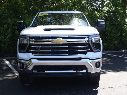 Used 2024 Chevrolet Silverado 2500 LTZ AWD/4WD image 2