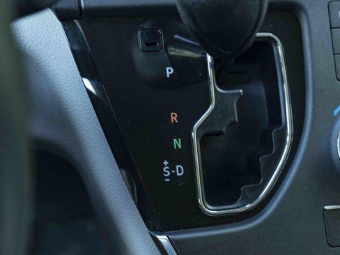 Used 2019 Toyota Sienna L FWD image 32