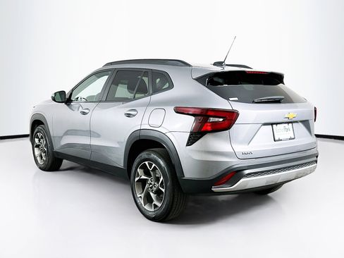 Used 2025 Chevrolet Trax LT image 5