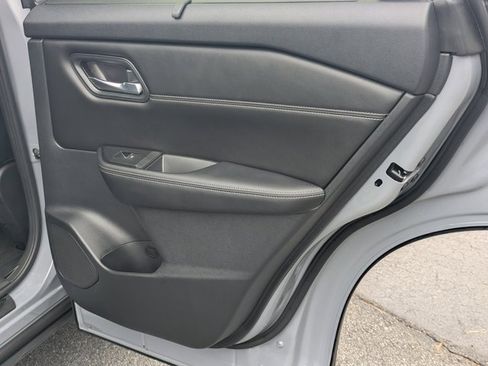 Used 2024 Nissan Rogue SL w/ SL Premium Package image 15