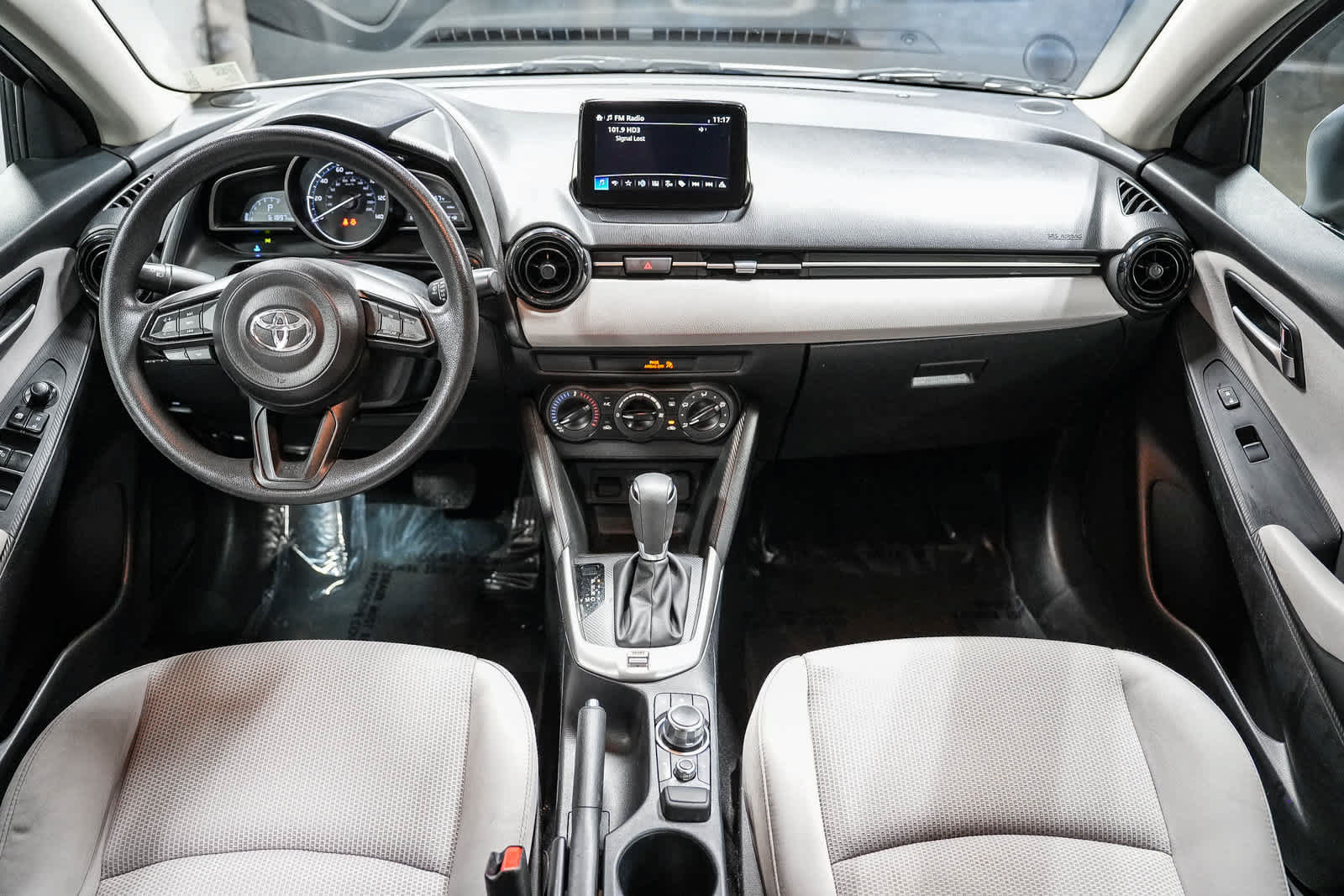 Certified 2019 Toyota Yaris L FWD image 13