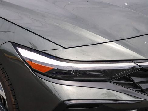 Used 2024 Hyundai Elantra Limited FWD image 16