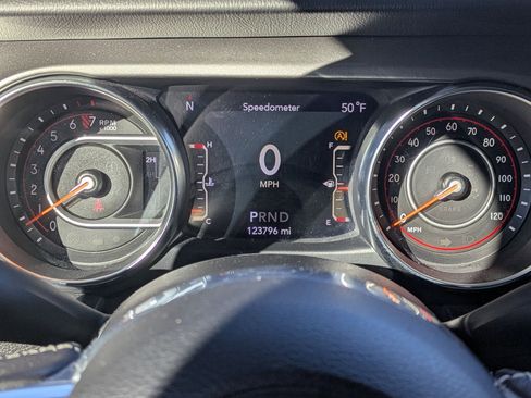 Used 2019 Jeep Wrangler Unlimited Sahara w/ Uconnect 4C Nav & Sound Group image 10