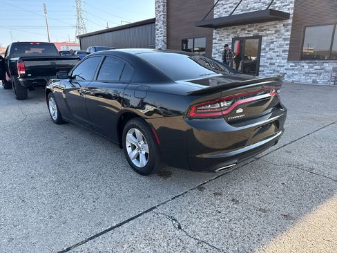 Used 2020 Dodge Charger SXT w/ Leather Interior Group image 2