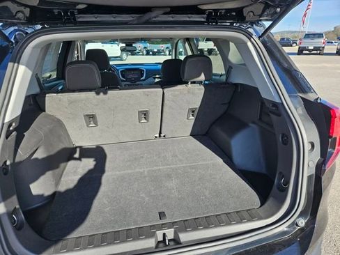 Used 2024 GMC Terrain SLE image 23