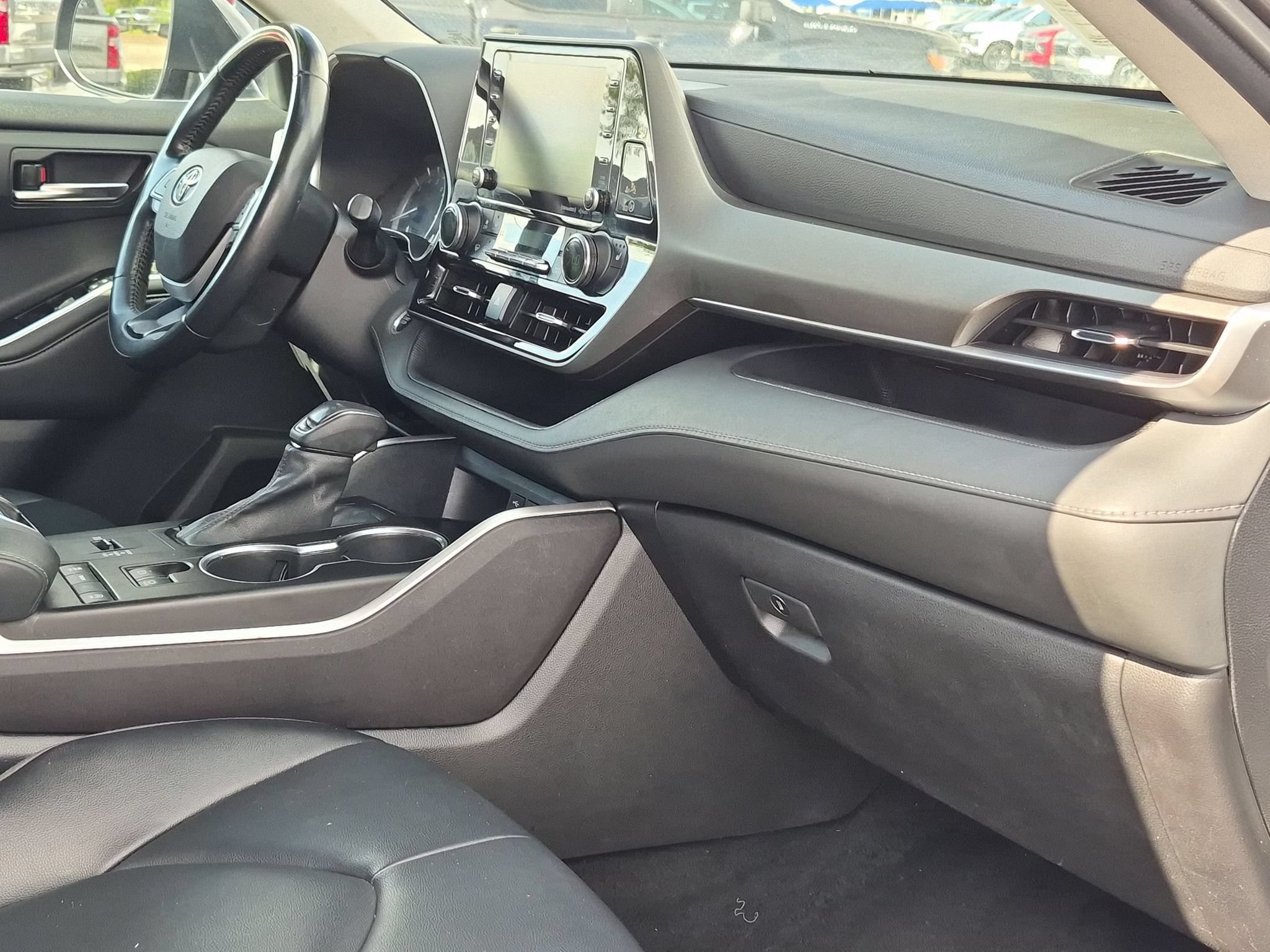 Used 2022 Toyota Highlander XLE FWD image 31