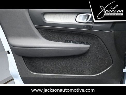 Used 2025 Volvo XC40 B5 Plus w/ Protection Package Premier image 21