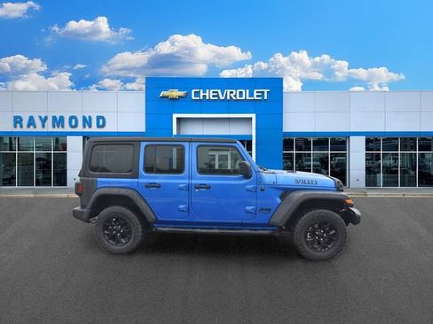 Used 2022 Jeep Wrangler Unlimited Sport AWD/4WD image 2