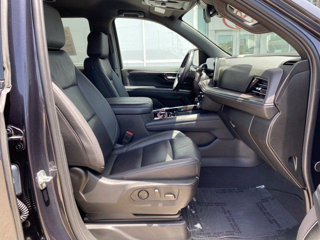 Used 2025 Chevrolet Tahoe Z71 AWD/4WD image 19
