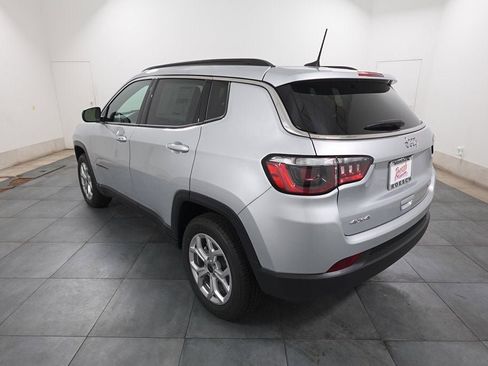 Used 2026 Jeep Compass Latitude AWD/4WD image 3
