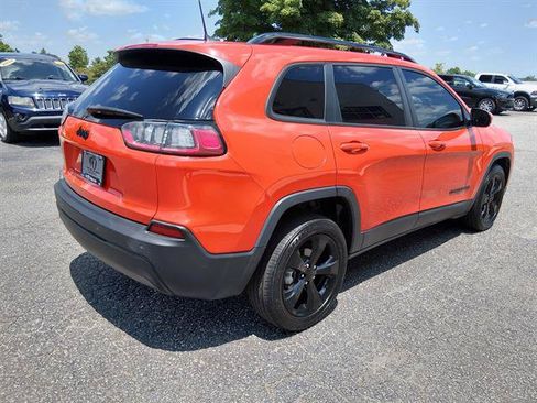 Used 2021 Jeep Cherokee Latitude Plus FWD image 3