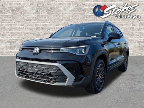 Certified 2025 Volkswagen Taos SE FWD image 9