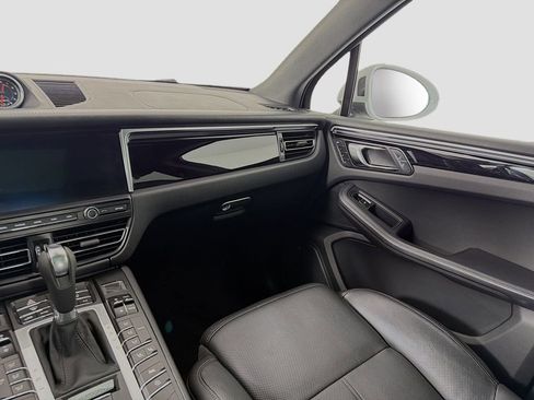 Certified 2021 Porsche Macan image 26