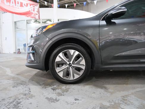 Used 2022 Kia Niro EX w/ Cold Weather Package image 5