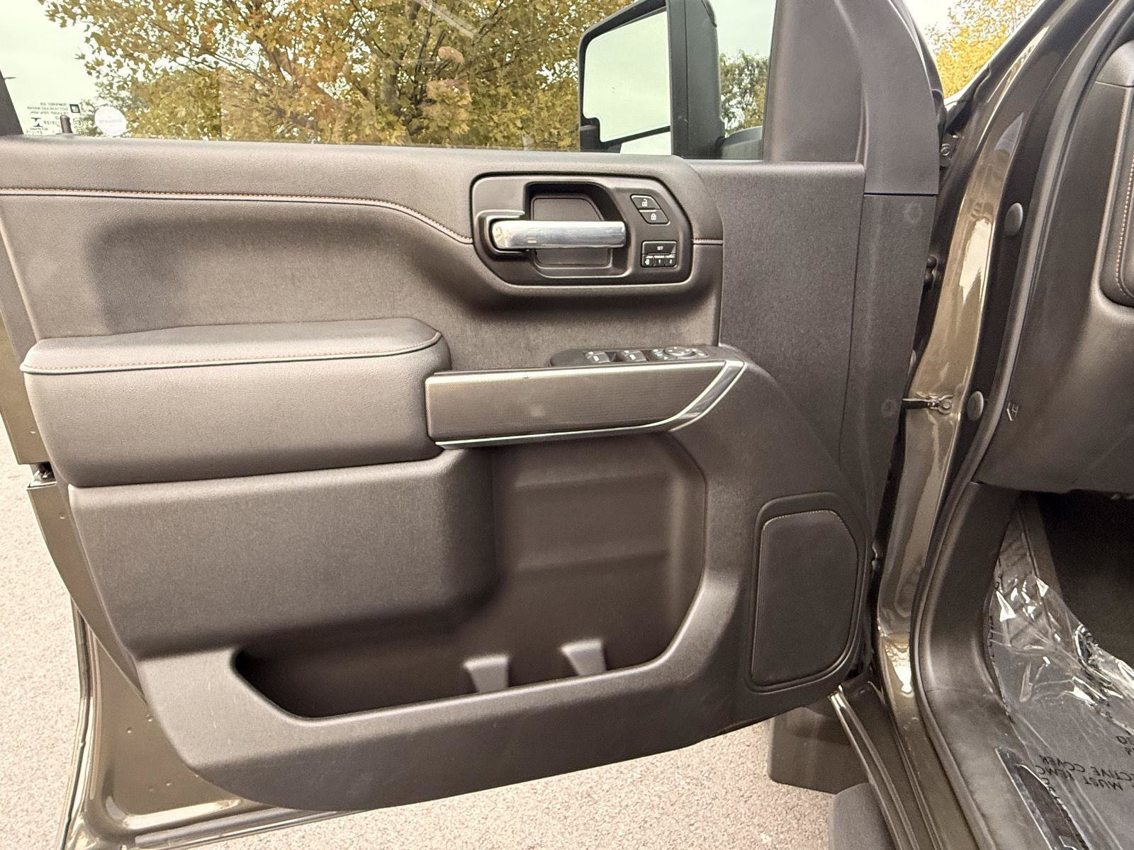 Used 2022 GMC Sierra 2500 AT4 AWD/4WD image 11