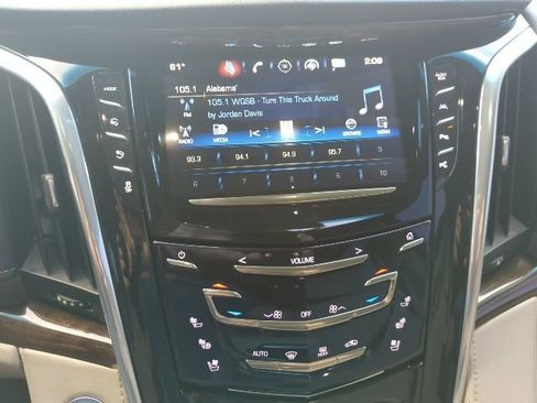 Used 2018 Cadillac Escalade Luxury image 13