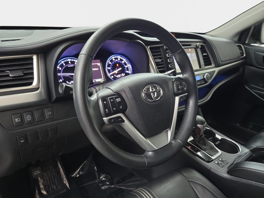 Used 2017 Toyota Highlander SE AWD/4WD image 12