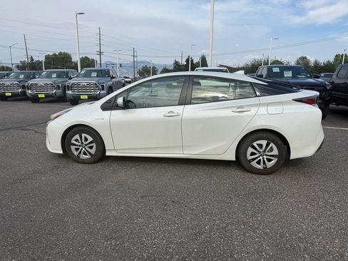 Used 2016 Toyota Prius Four w/ Advanced Technology Package FWD image 2