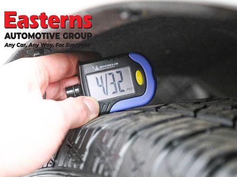 Used 2023 Chrysler Voyager LX image 28