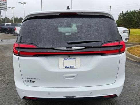 New 2026 Chrysler Pacifica Select FWD image 13