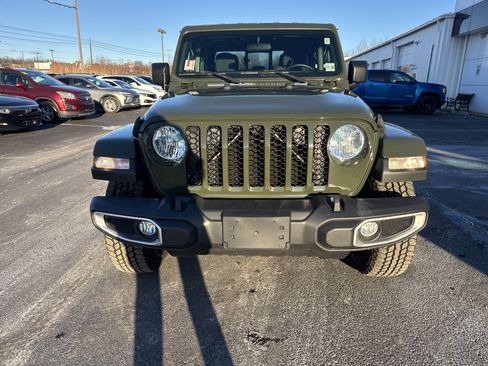 Used 2021 Jeep Gladiator Sport image 9